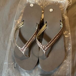 New Mirror My Steps Thong Sandals Size M (7-8)